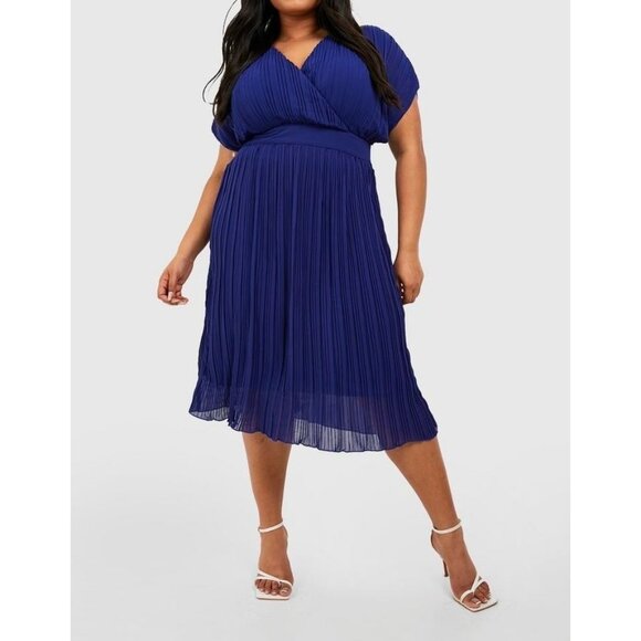 Boohoo Womens Plus Occasion Pleated Wrap Midi Dress Blue Short Sleeve size 16 - Picture 1 of 16
